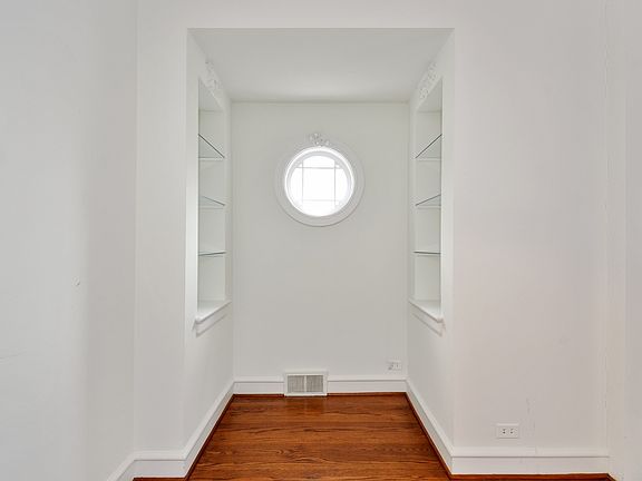 5th image of 1315 Forest Glen Dr N