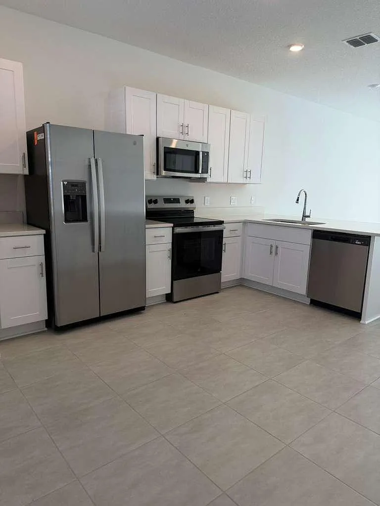 2 bed, 2.5 bath, 1372 sqft, $1,700 — Photo 2