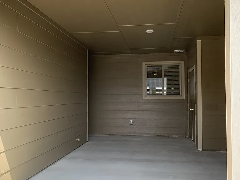 7607 Stonehollow Dr — Photo 4