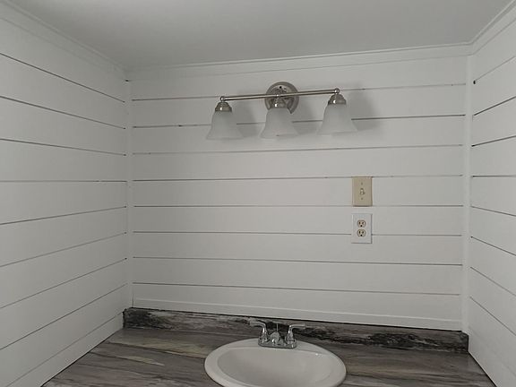 4th image of 412 Beech St #B