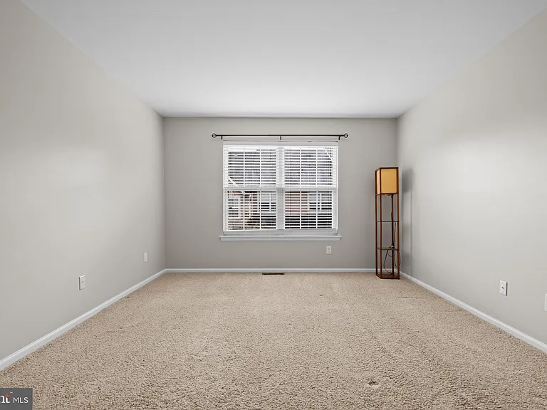 3906 Grenwich Ln — Photo 20