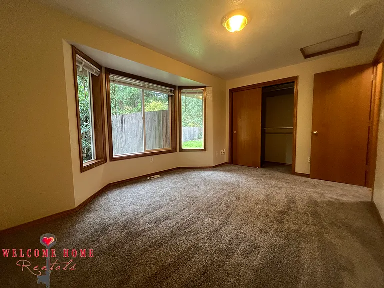 17819 Upland Dr SE — Photo 26