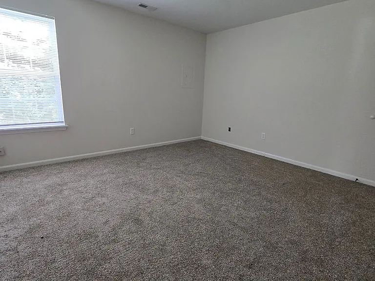 301-303 Dorothy Dean Dr — Photo 10