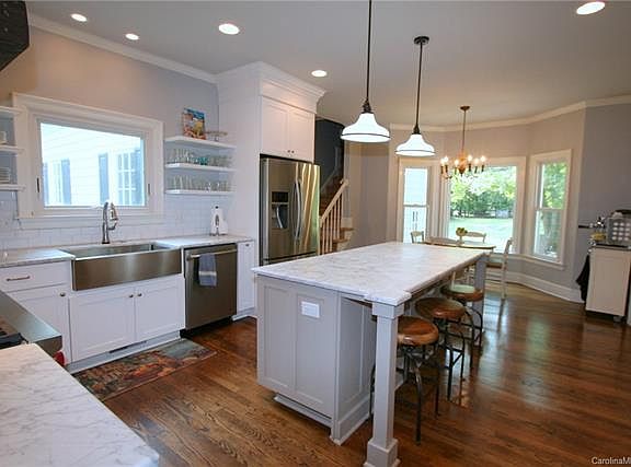 4th image of 801 Amanda Dr