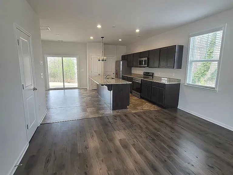 153 Valley Creek Dr — Photo 4