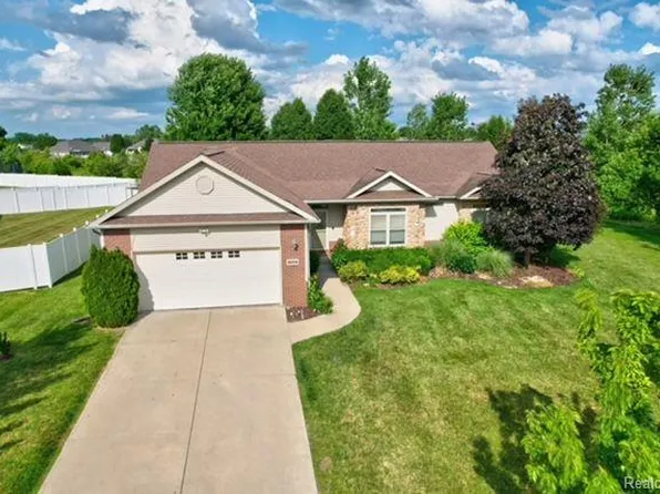 3004 Oxford Ln, Flushing, MI 48433