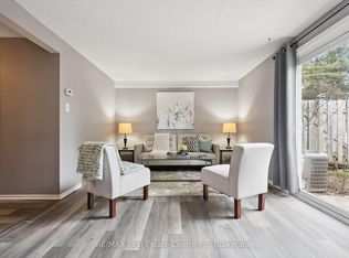 120 Country Club Dr #17, Guelph, ON N1E 3K7