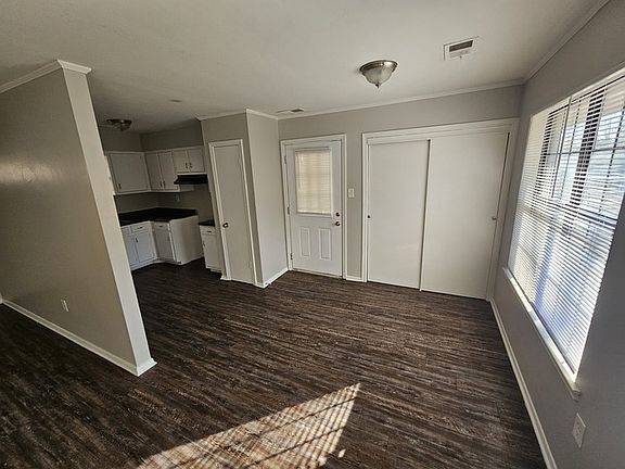 5th image of 10811 Chateau Dr