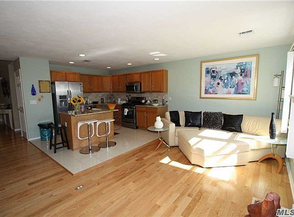 5th image of 703 Willow Pond Dr