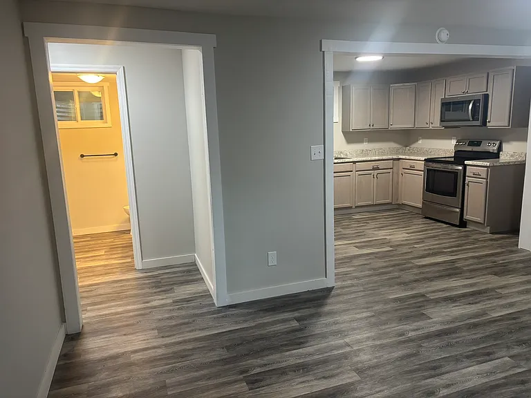 731 Berry St NE — Photo 9