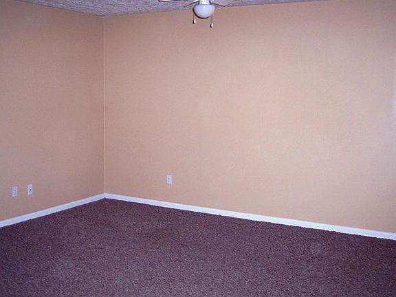 2nd image of 286 Elmwood Dr APT 8