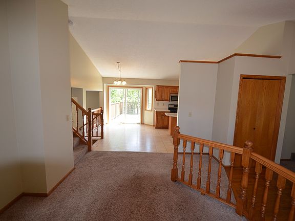 3rd image of 15684 Cumberland Ave