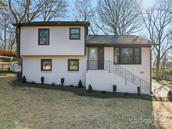 515 Fallingswood Ct, Charlotte, NC 28217