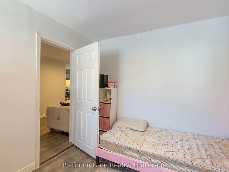 1040 Gladstone Ave — Photo 12