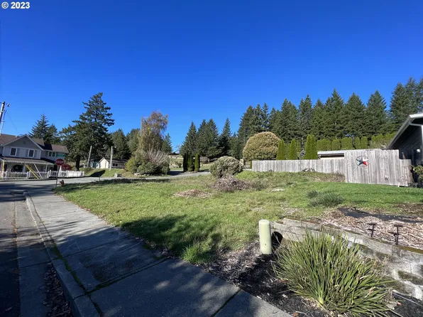 Meadow Ln, Brookings, OR 97415