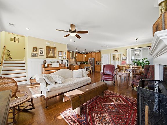 5th image of 315 River Club Rd