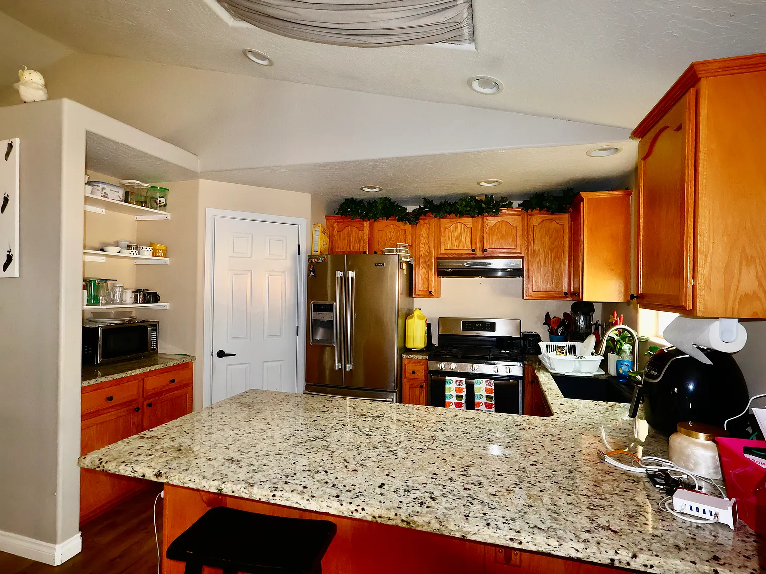 3 bed, 1294 sqft, $2,900 — Photo 2
