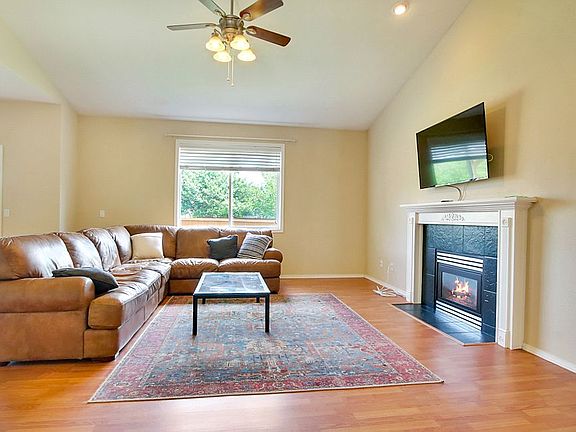 2nd image of 10806 181st Avenue Pl E