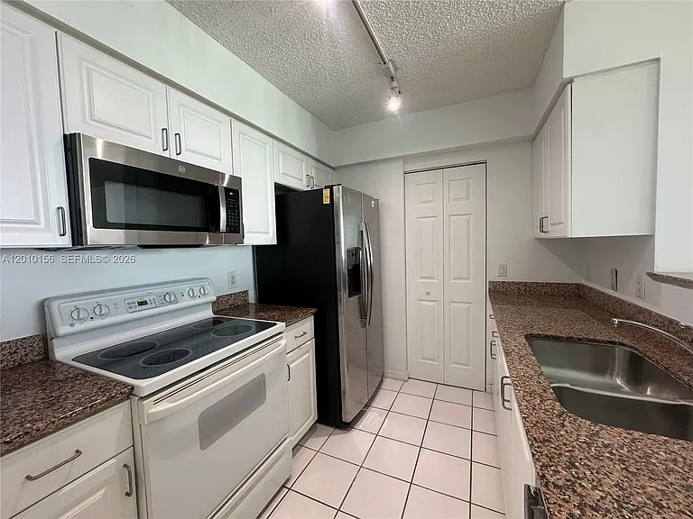 1155 Brickell Bay Dr #3007 — Photo 8