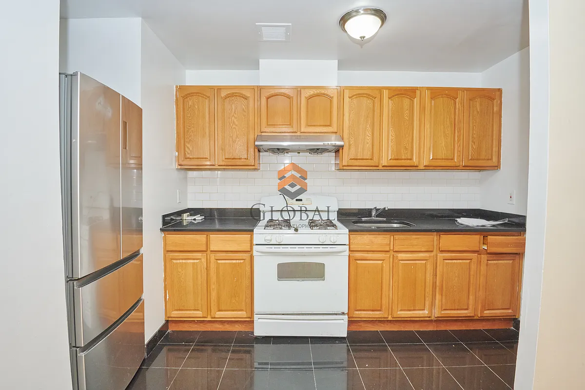 Building Photo - 1421 College Point Blvd #1
