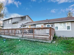 131 W Valley View Dr, McHenry, IL 60051