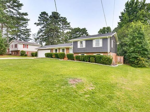 2nd image of 5918 Pinehurst Way