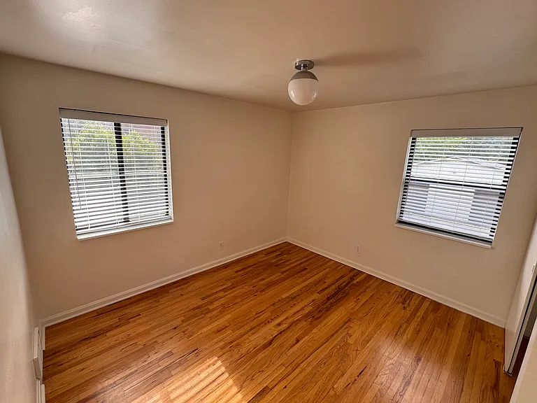 219 W 300 N — Photo 16