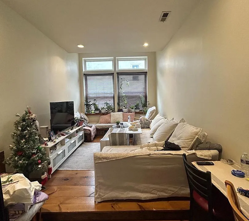 721 Sansom St #3B