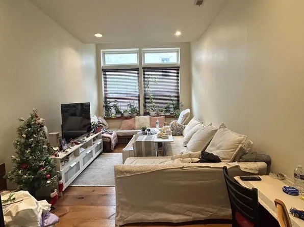 721 Sansom St #3B, Philadelphia, PA 19106