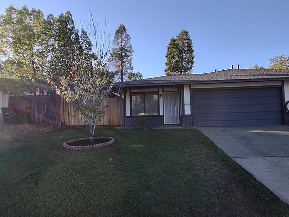 6002 Rowan Way (left side)