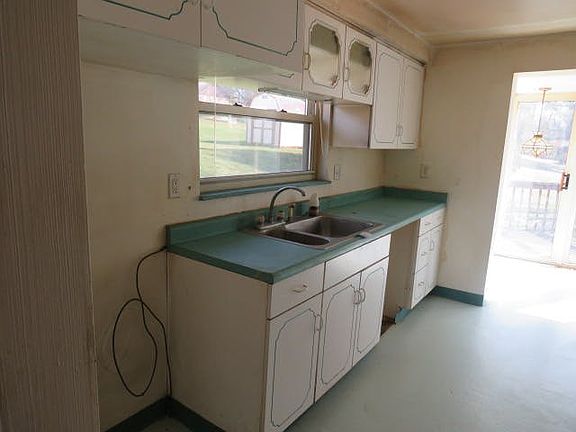 4th image of 305 Donna Dr