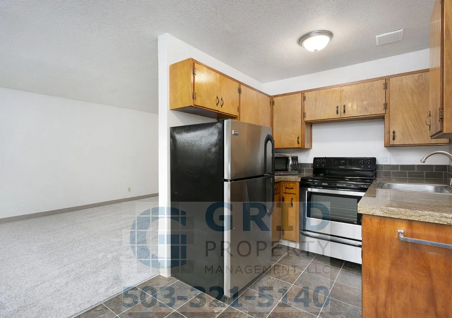 Spacious One Bedroom Apartment Available - Buckman Neighborhood! — Photo 4