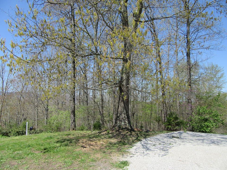 2nd image of Summit Hill Dr