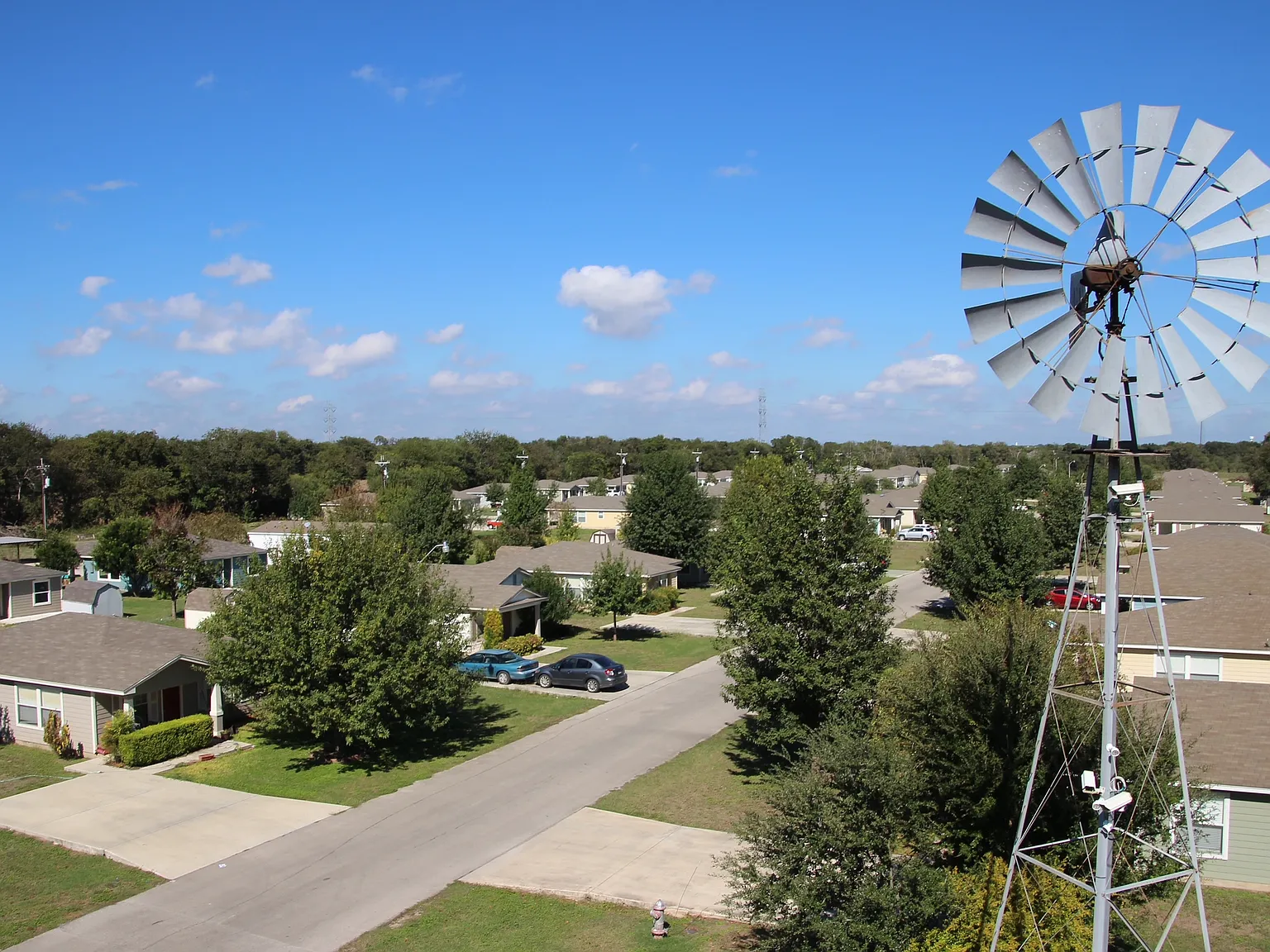 3 bed, 1200 sqft, $1,350 — Photo 2