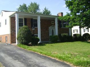 1861 Pembrook Dr, Vinton, VA 24179