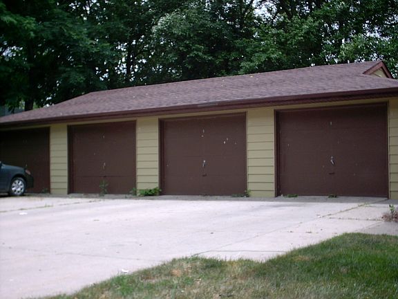garage with automatic door opener is included in rent