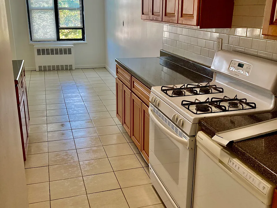 48 Davis Ave #4E