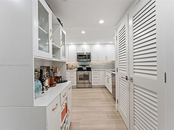 5th image of 670 Tennis Club Dr APT 110