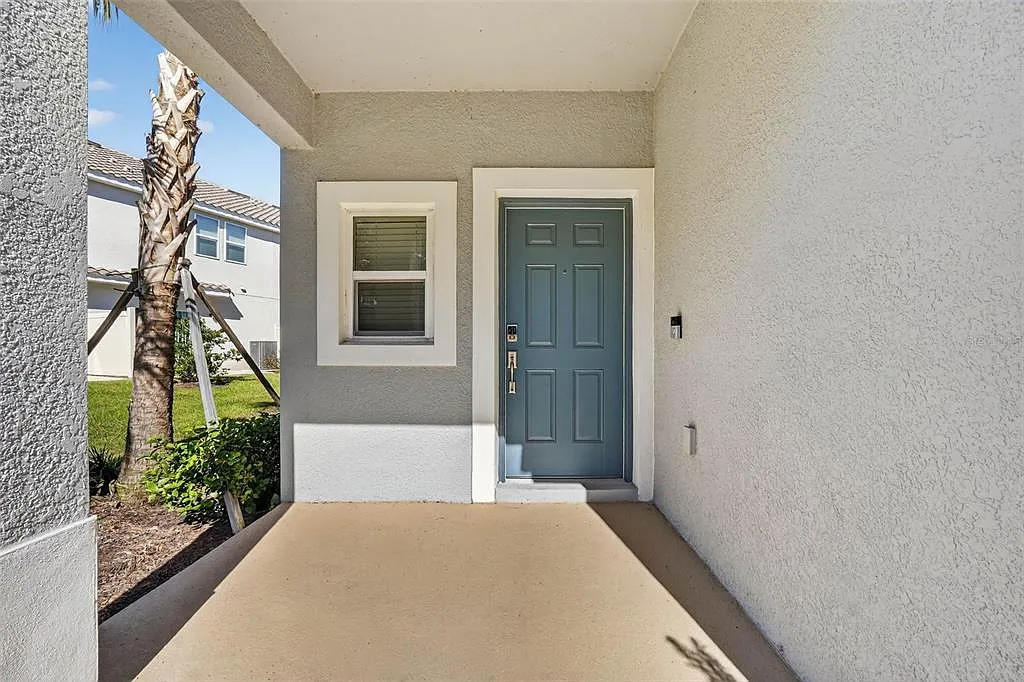 3 bed, 2.5 bath, 1550 sqft, $2,200 — Photo 2