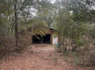 426 Fox Ln, Holt, FL 32564