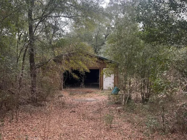 426 Fox Ln, Holt, FL 32564