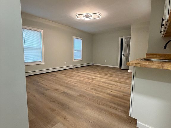3rd image of 164 Grove St APT 1S