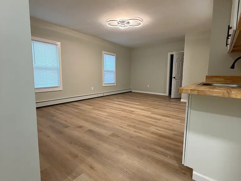 164 Grove St #1S — Photo 3