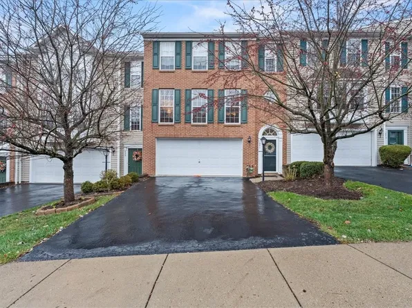 641 Village Green Blvd E, Mars, PA 16046