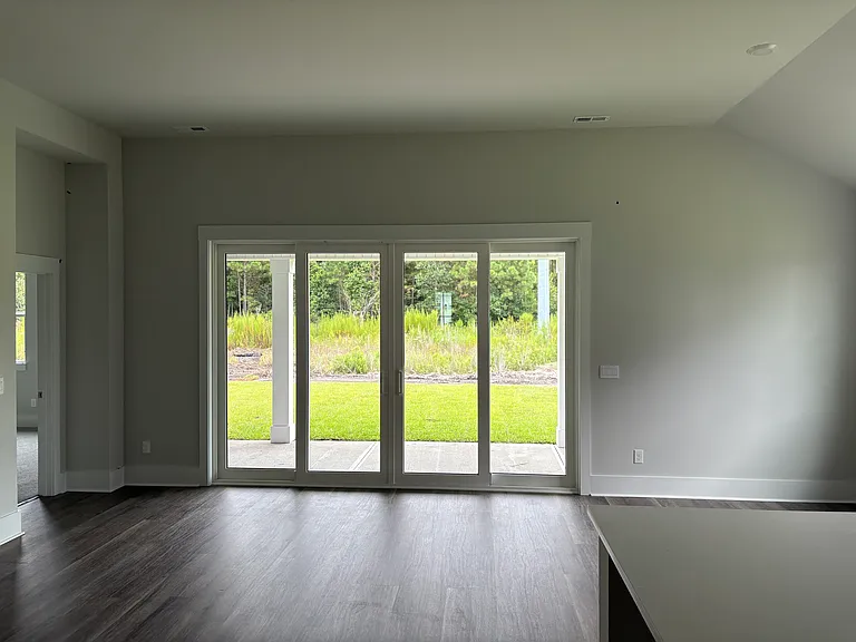 322 Whalebone Ave — Photo 9