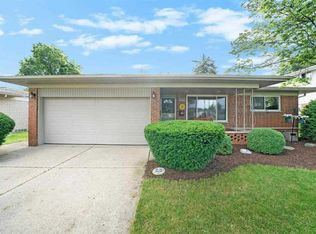 34074 Foxboro Dr, Sterling Heights, MI 48312