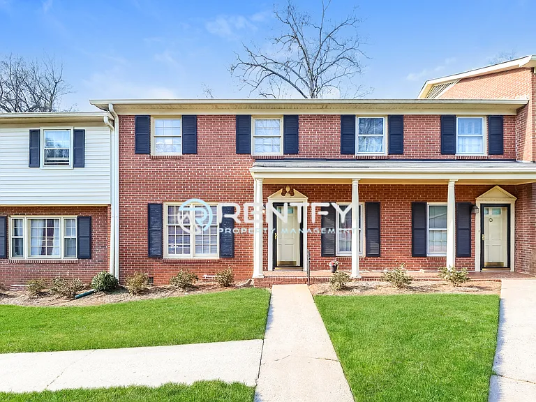 623 S New Hope Rd #4 — Photo 1