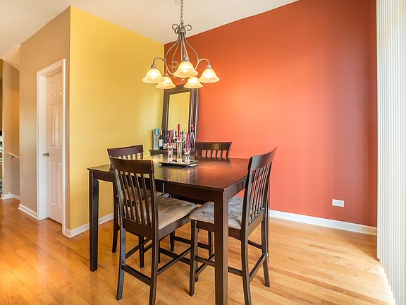 4th image of 387 Broadmoor Ln