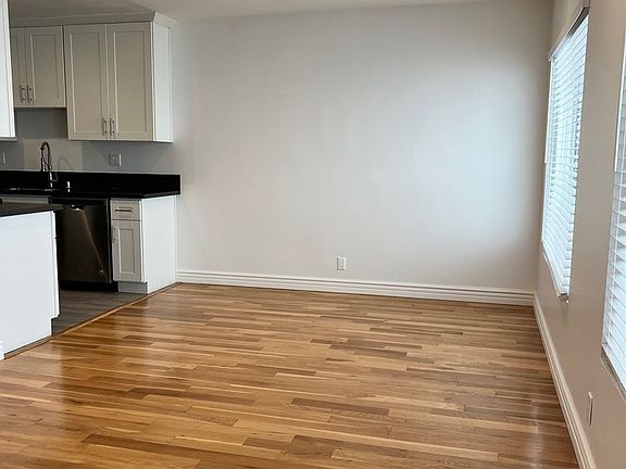 3rd image of 911-915 Lincoln Blvd #7