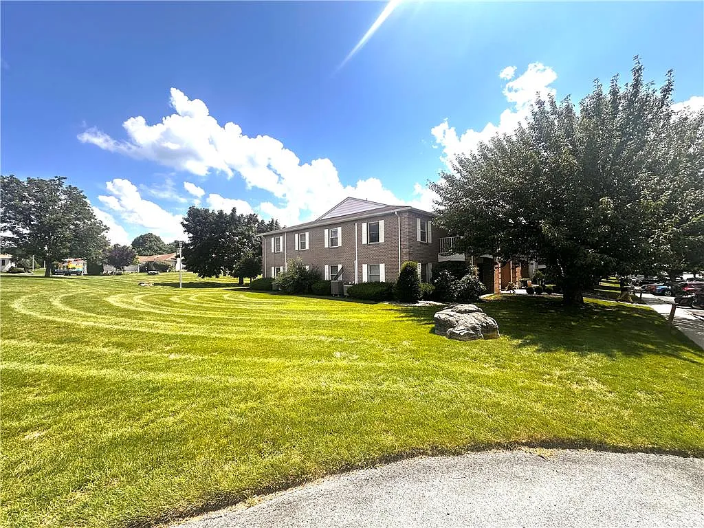 2 bed, 1.0 bath, 983 sqft, $1,795 — Photo 3